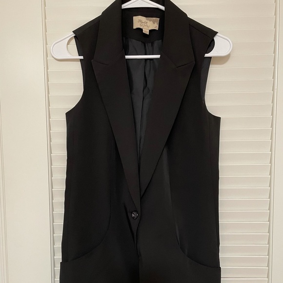 Elizabeth and James Black Vest NWT - Picture 1 of 3